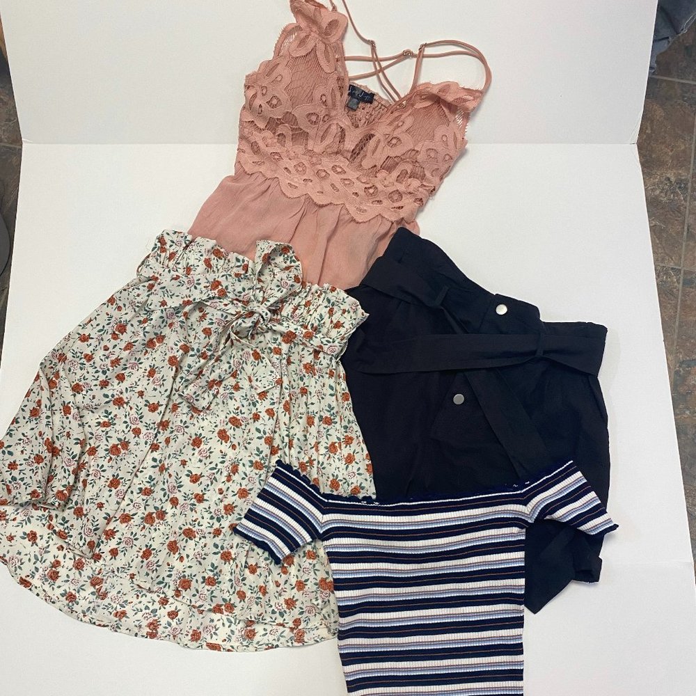 Juniors tops and bottoms